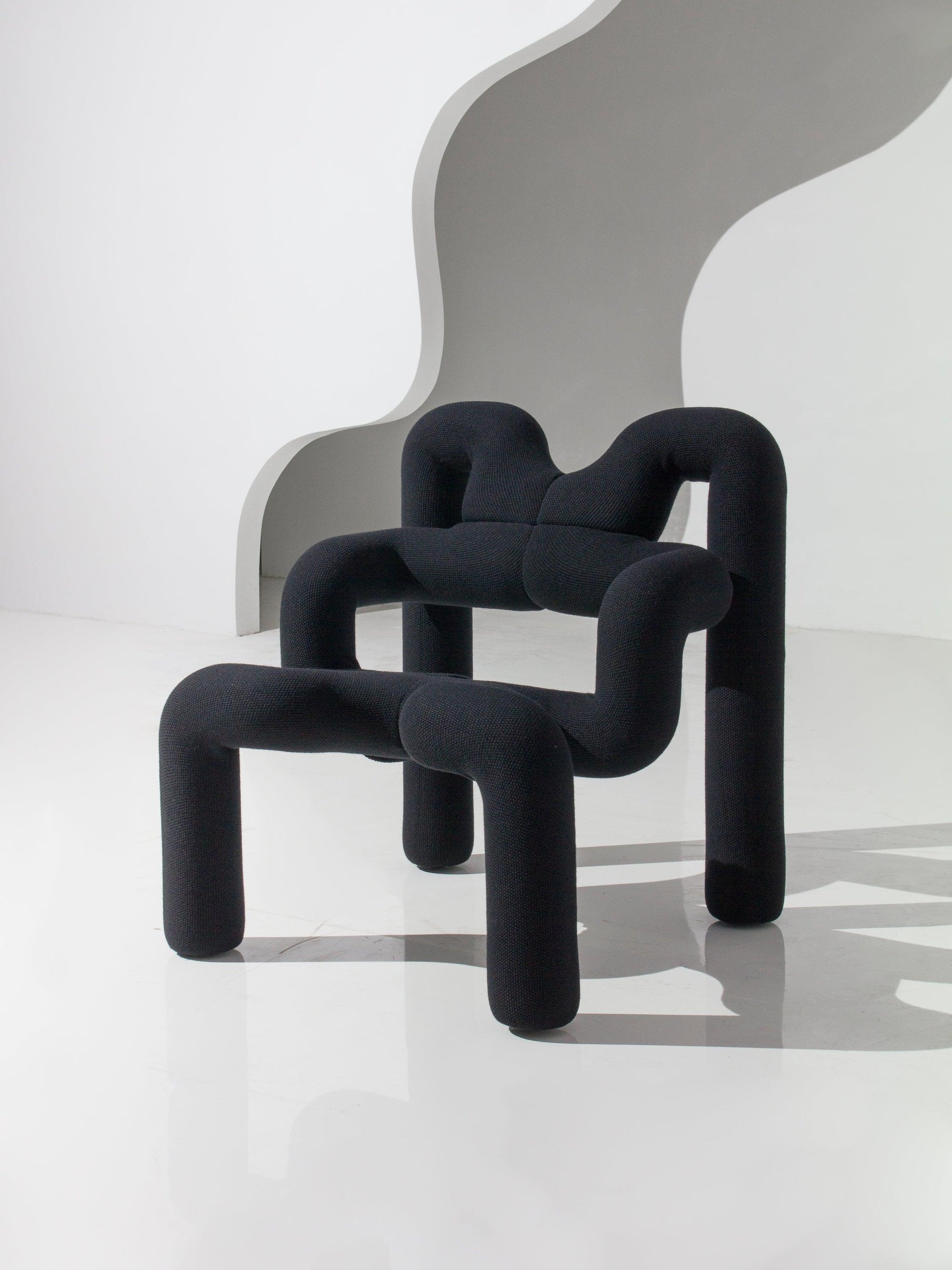 Black Ekstrem Chair: Rental